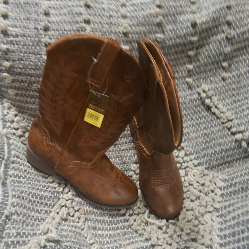 Brown size 3 cowboy boots